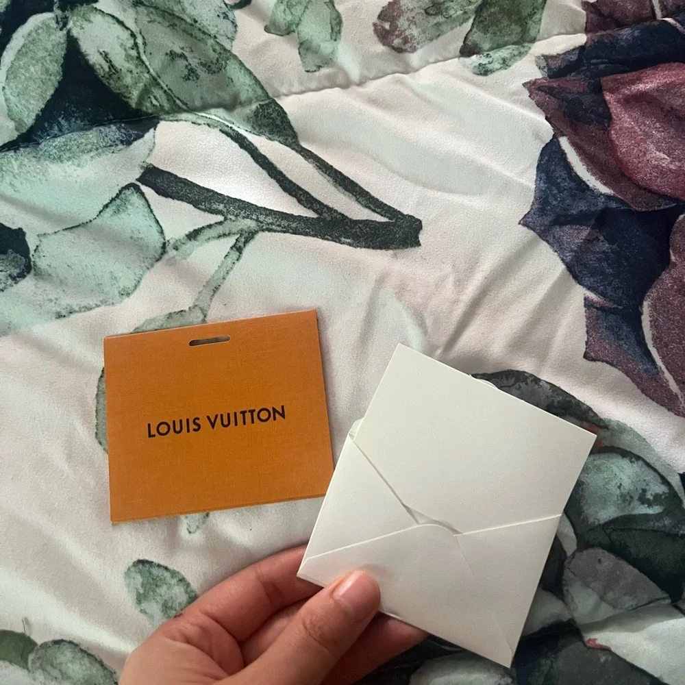 Louis Vuitton‎ gift tag